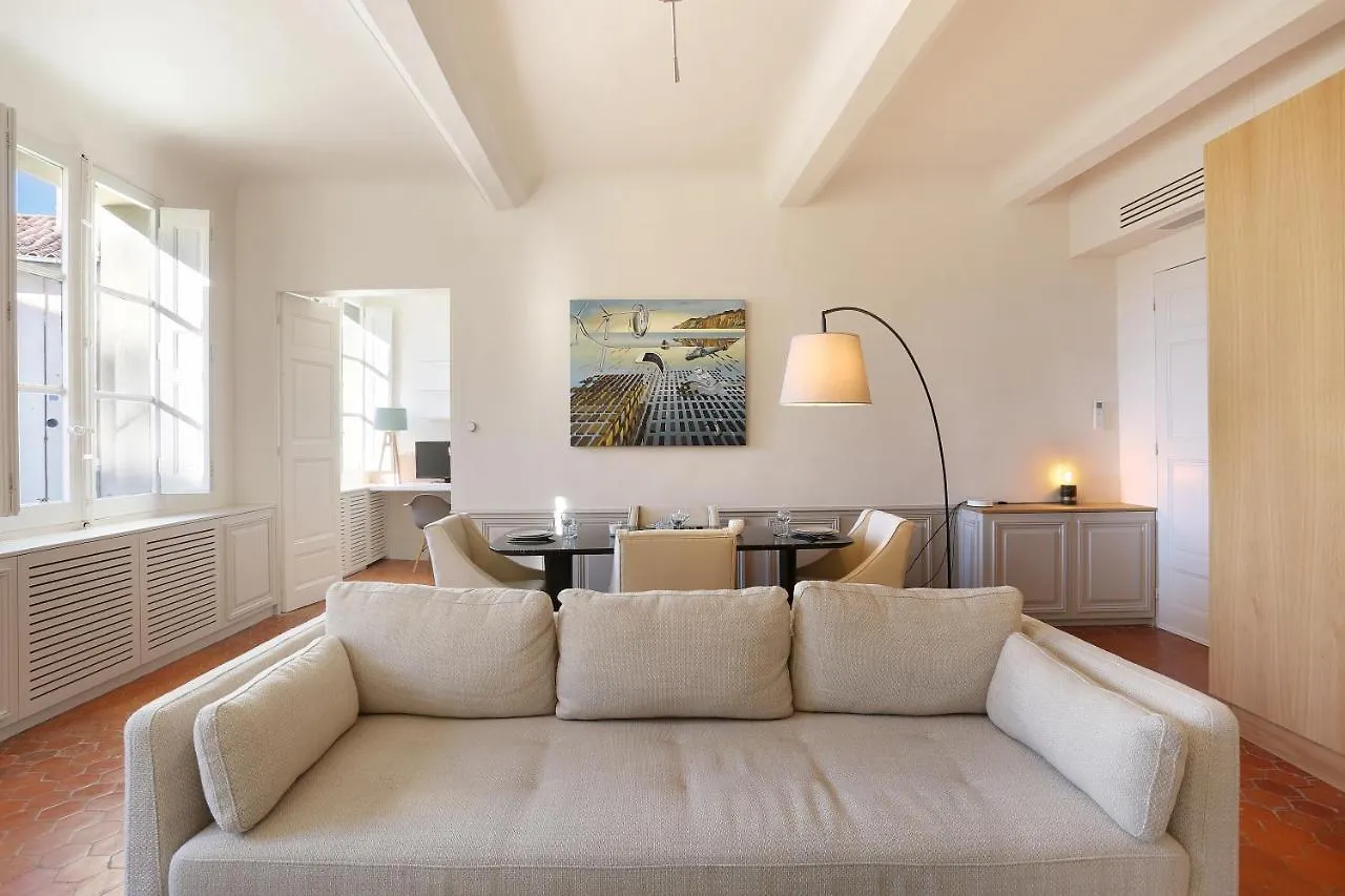 Les Suites De Montigny Aix-en-Provence 0*,